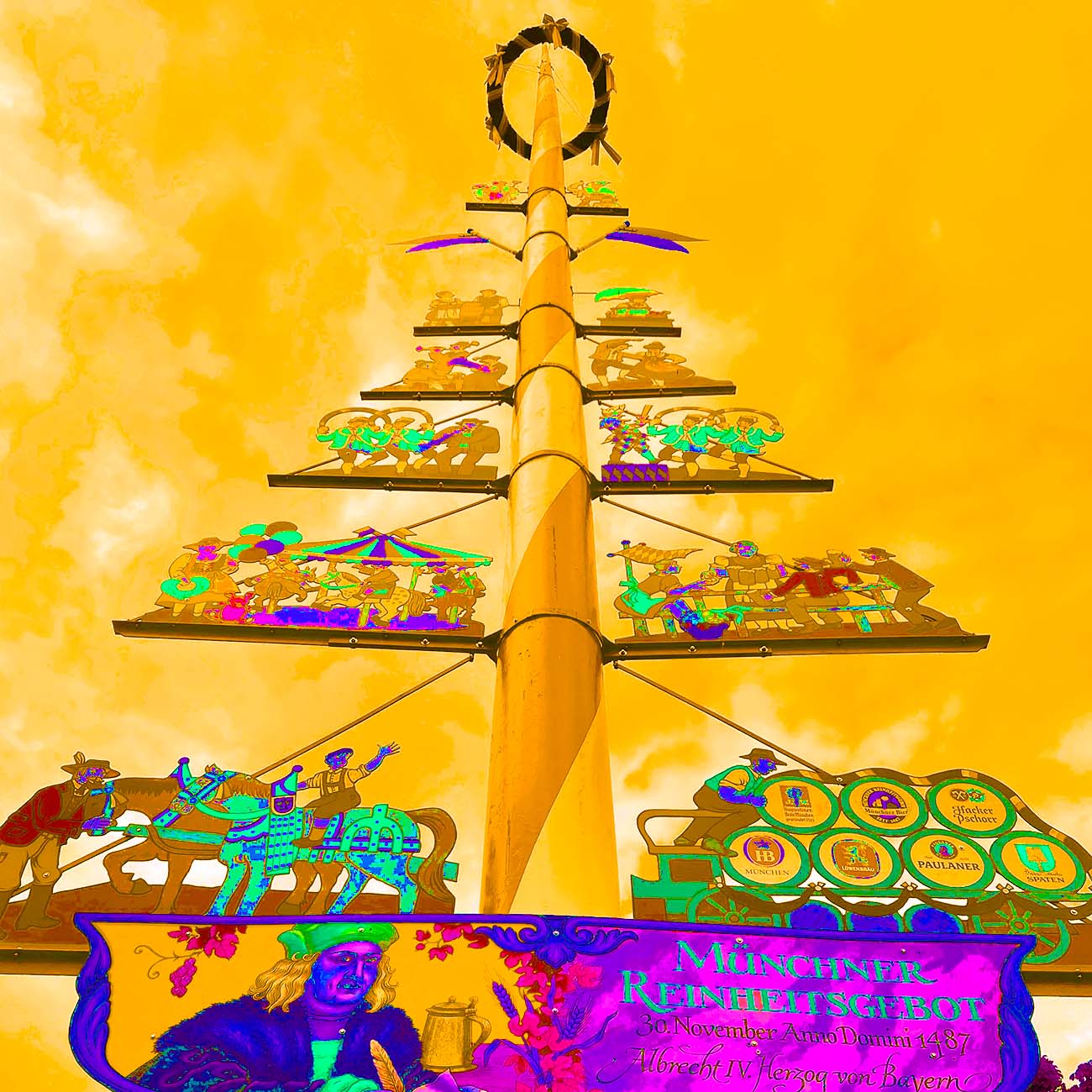 Popartbild vom Maibaum auf dem Münchner Viktualienmarkt. Das Bild ist zum großen Teil in knalligem orange mit pinken, blauen und Türkisen Elementen gehalten.