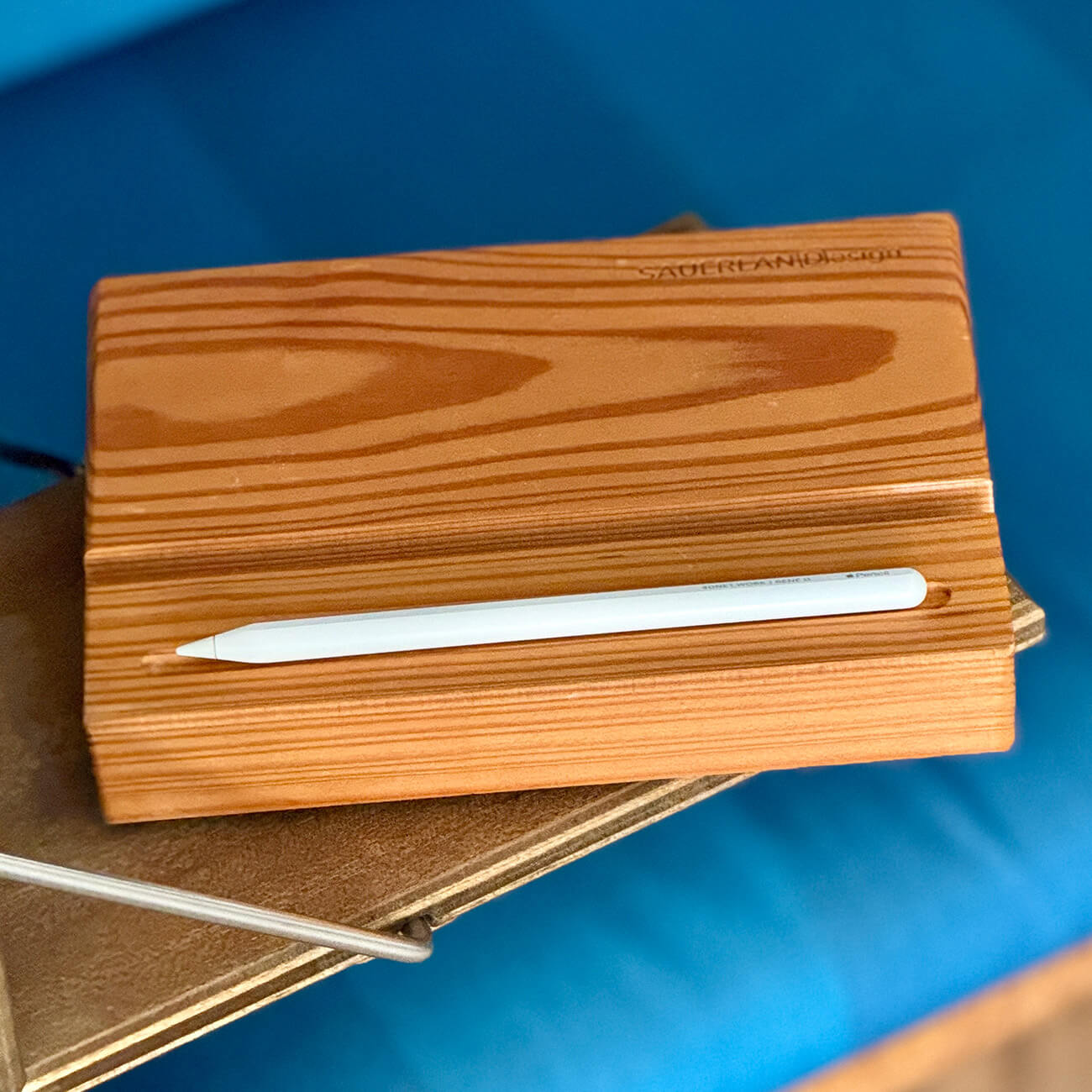 Tablethalter aus Holz