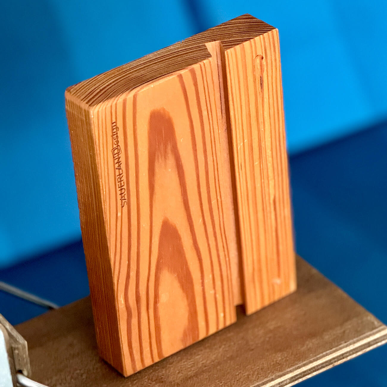 Tablethalter aus Holz