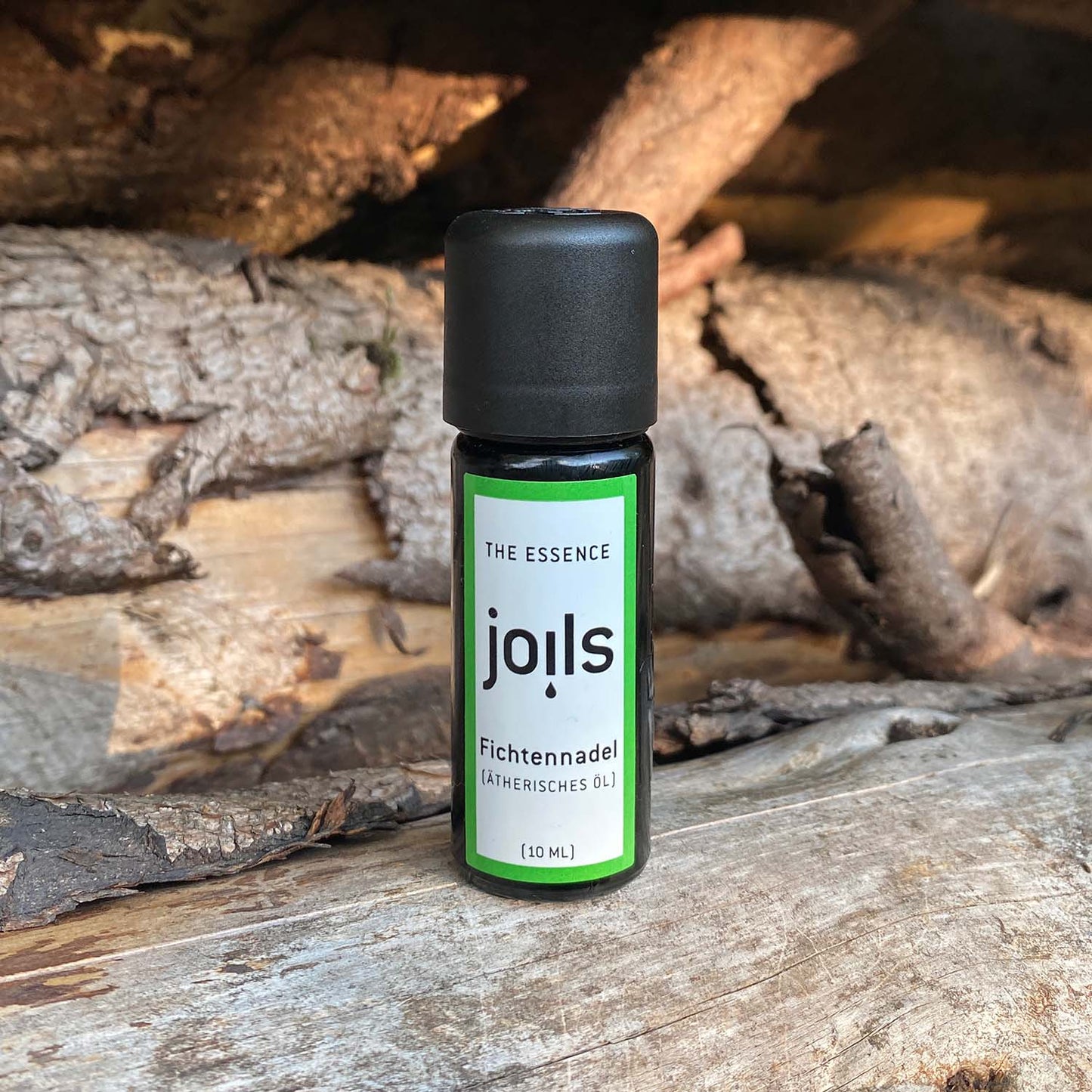 100% naturreines Fichtennadelöl in einem 10 ml Fläschchen.