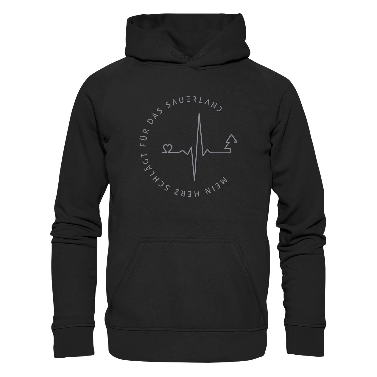 Sauerland Hoodie in schwarz mit grauem Aufdruck "Mein Herz schlägt für das Sauerland". Der Schriftzug ist rund und in der Mitte siehst Du eine Herzschlag-Grafik, die mit einem herz beginnt und mit einem Tannenbaum endet.