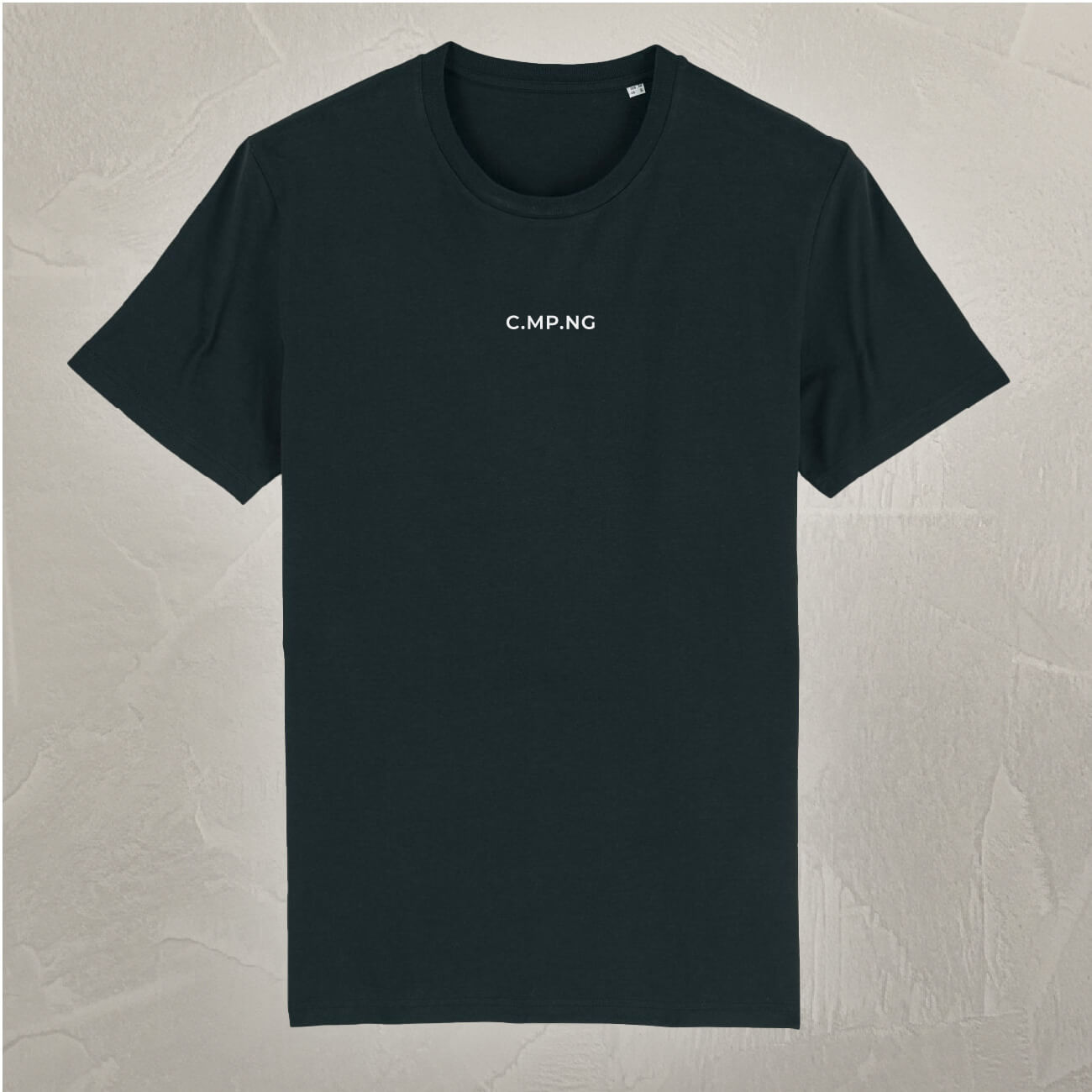 C.MP.NG Basic T-Shirt in schwarz, zeitloses Camping T-Shirt aus Bio-Baumwolle mit kleinem Logo