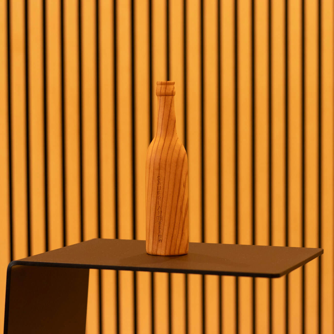 Flaschenöffner aus Holz in Form einer Longneck-Flasche