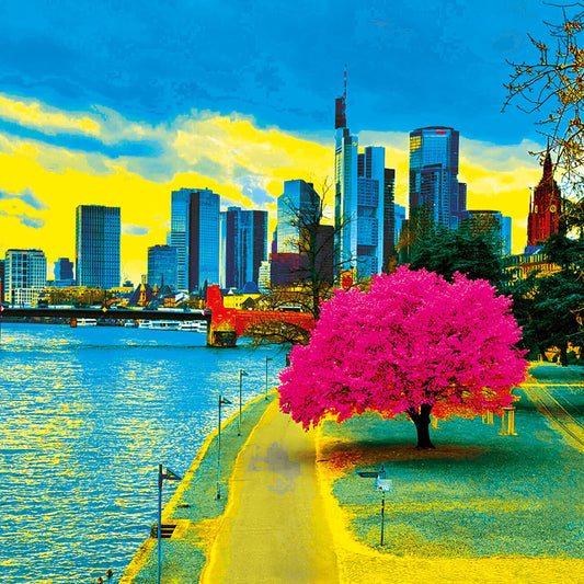 Frankfurt Popart Bild  mit Blick auf Mainhattan. Rechts unten befindet sich ein knallig in pink gefärbter Baum auf türkiser Wiese mit gelben Wegen. Die Frankfurter Hochhäuser sind in blau gefärbt vor einem gelb-blauen Himmel.