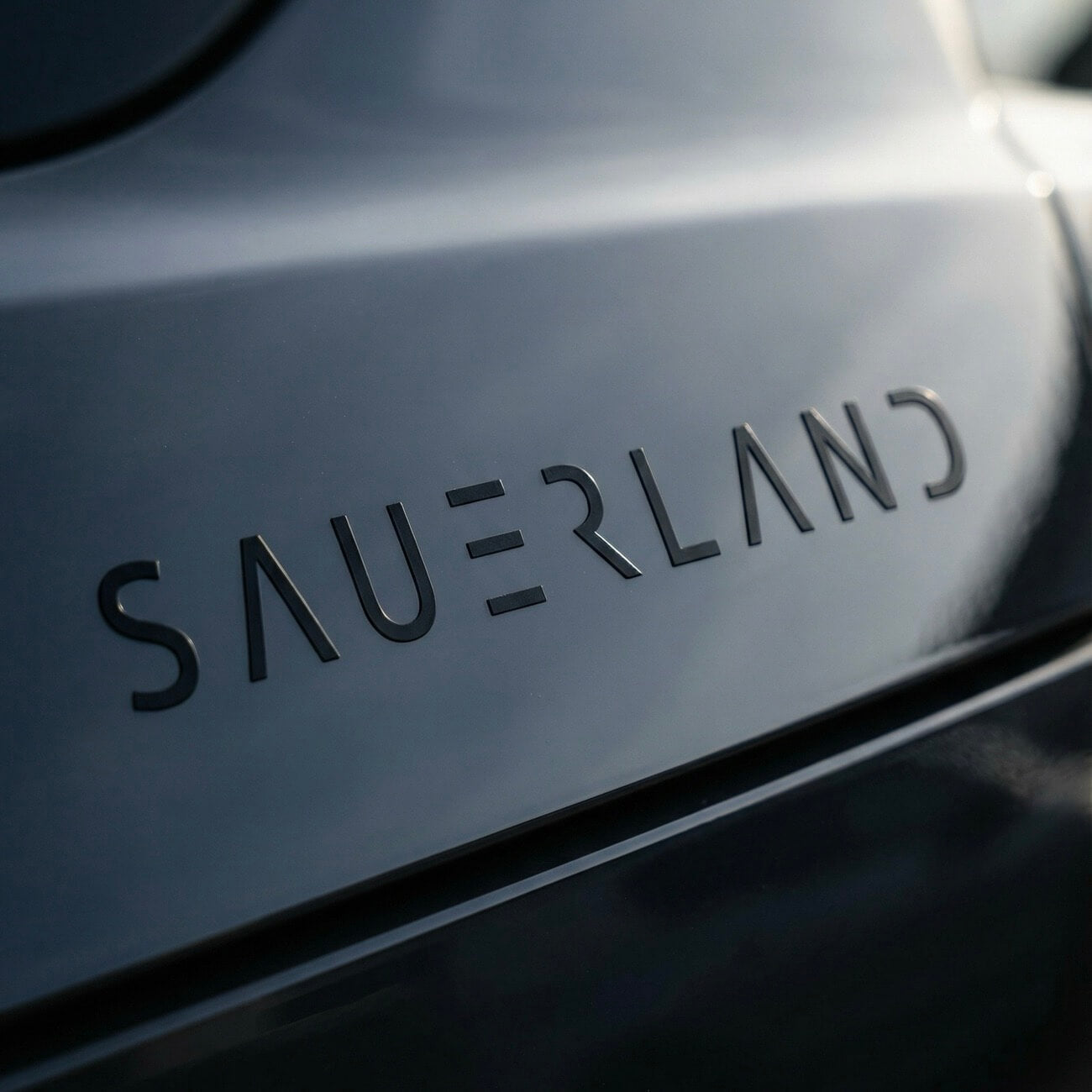 Sauerland-Aufkleber in schwarz - new SAUERLAND Schriftzug