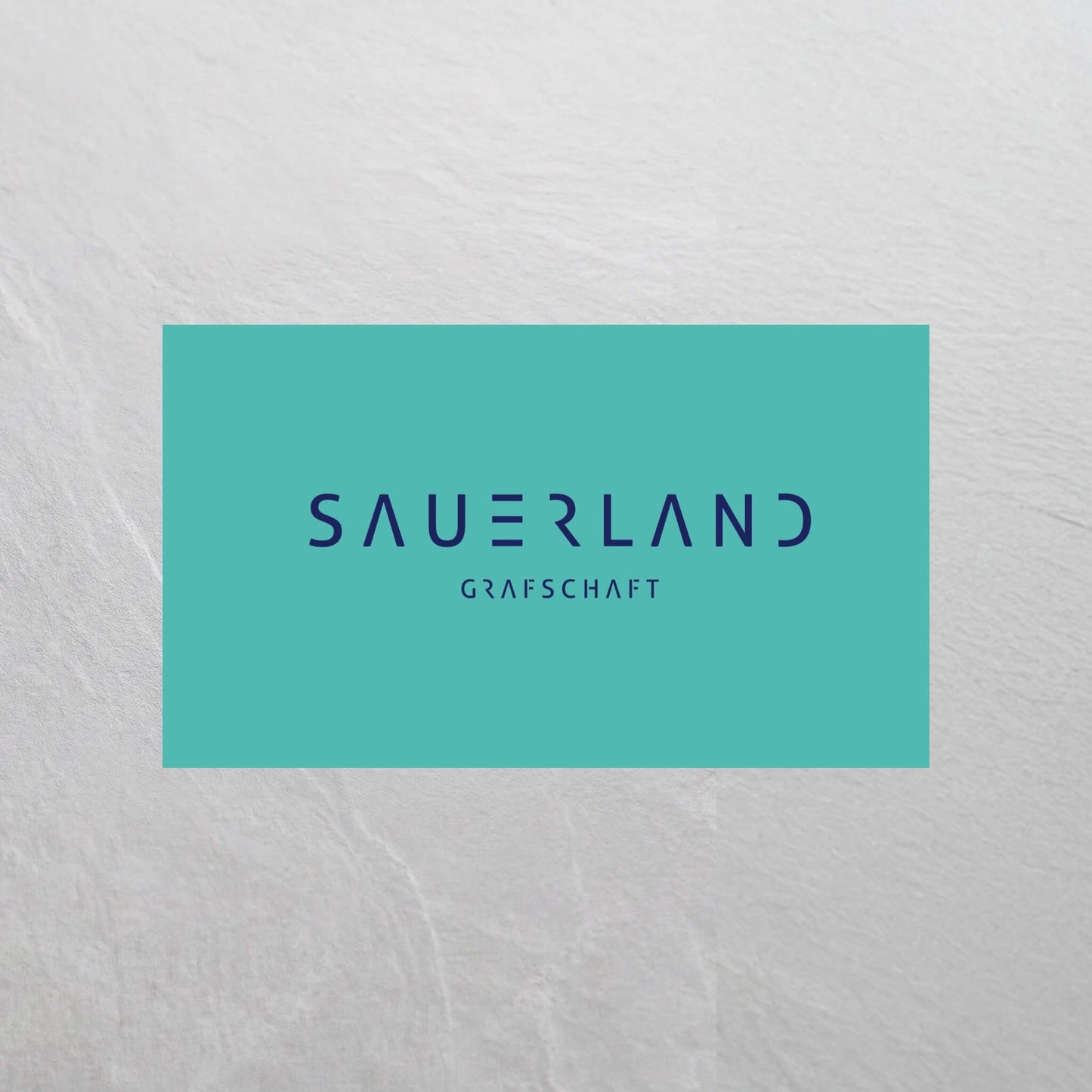 Sauerland Fahne in türkis mit dunkelblauem Aufdruck Sauerland Grafschaft