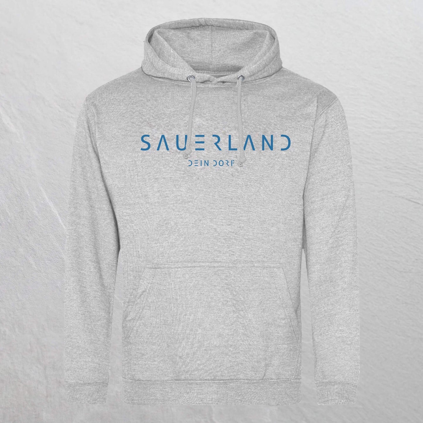 Heathergrauer Hoodie mit dem neuen Sauerland Schriftzug in blau aufgedruckt. Darunter steht etwas kleiner DEIN DORF