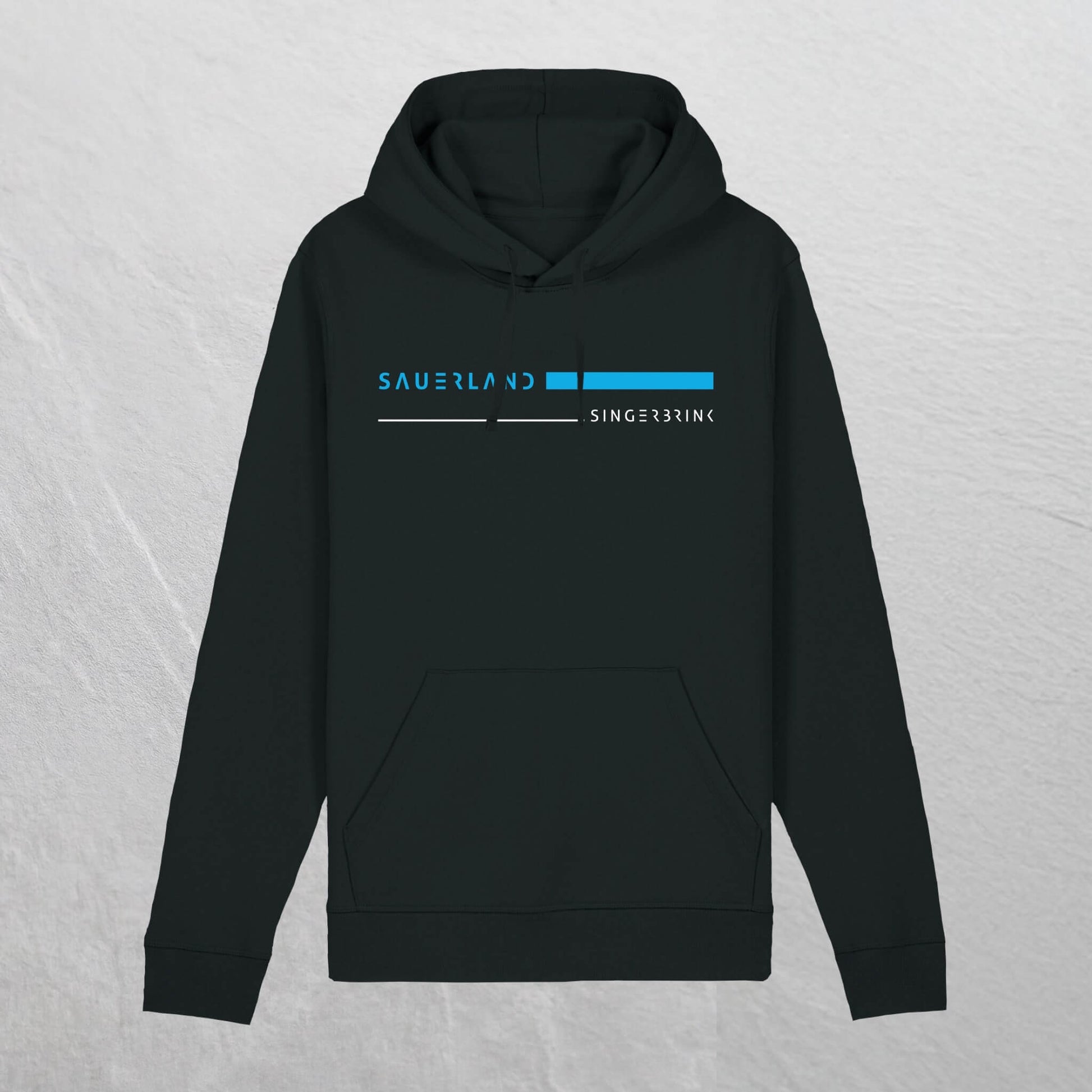 Produktforto eines schwarzem Sauerland Hoodie aus Biobaumwolle mit blauem aufdruck