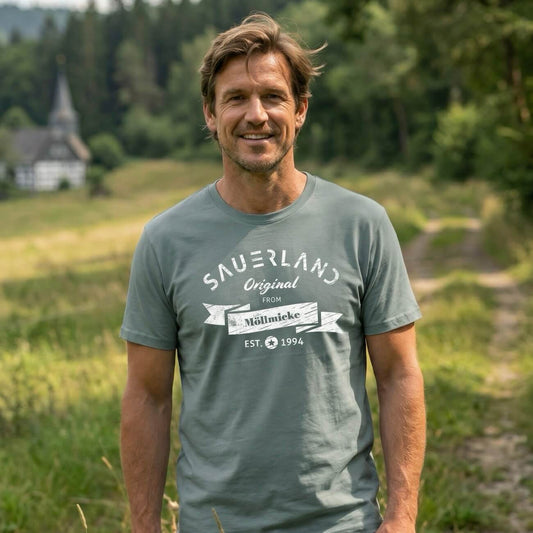 Modelfoto des newSAUERLAND original Tshirt in grün