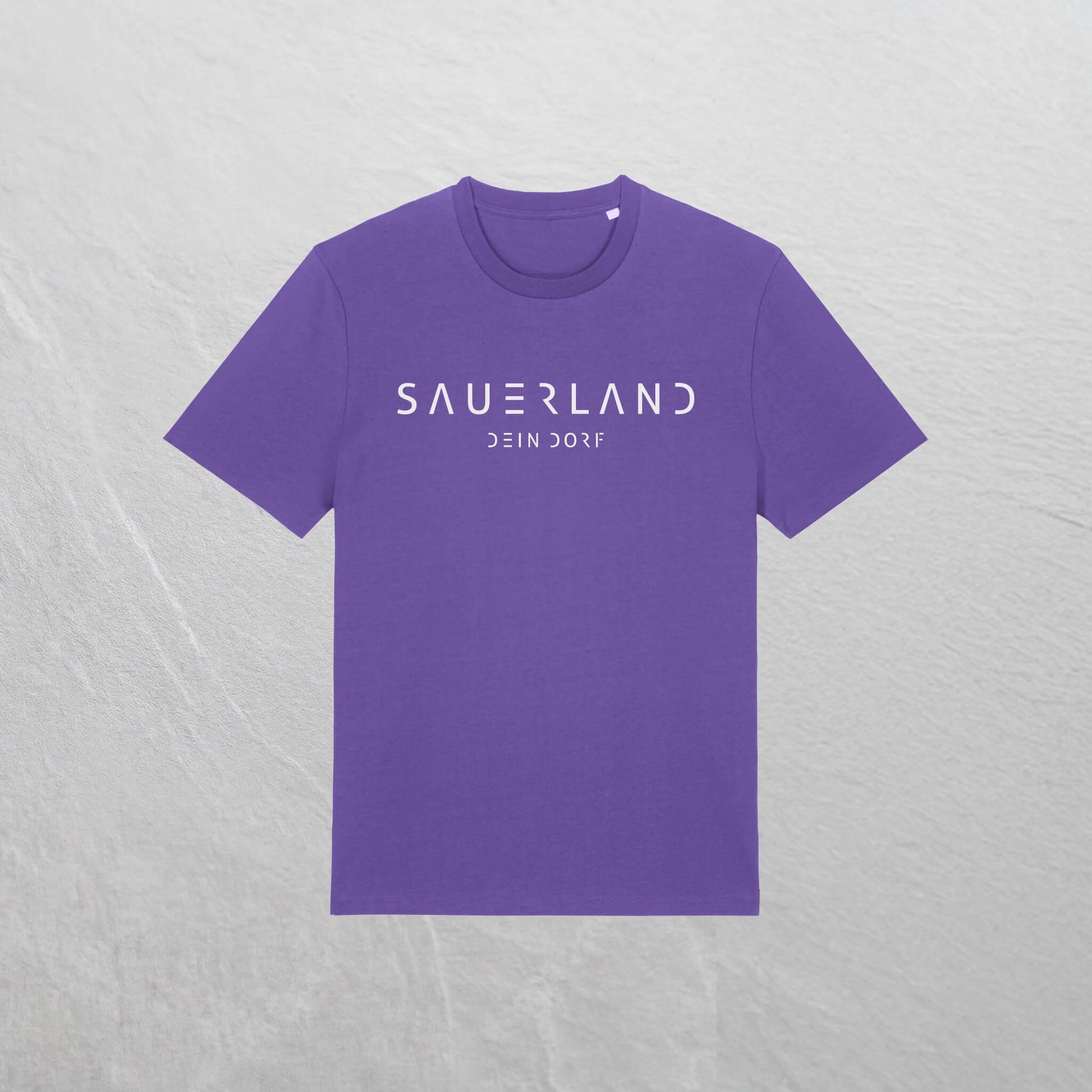 Produktfoto des personalisierbaren newSAUERLAND T-Shirt im Dorfdesign mit  Deinem Dorf in der Farbe lila