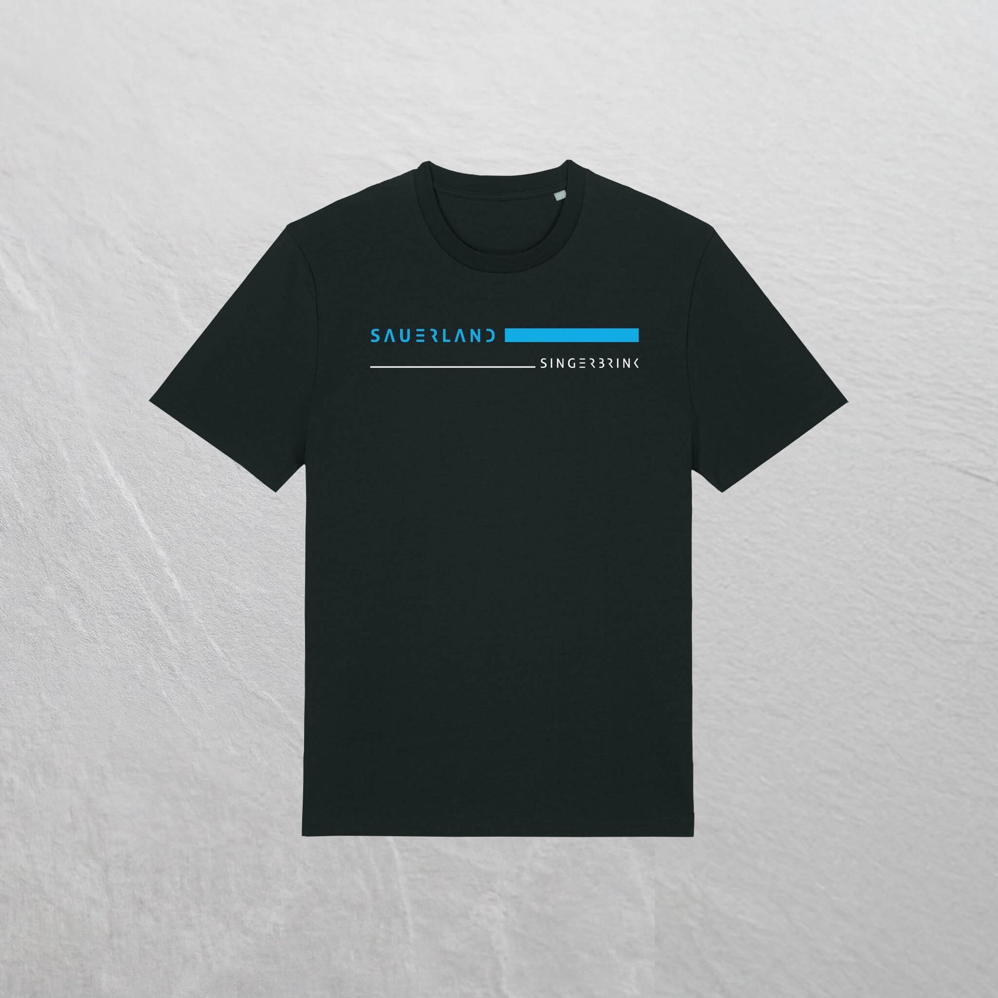 Produktfot eines schwarzen Sauerland TShirt mit stripes aufdruck in blau