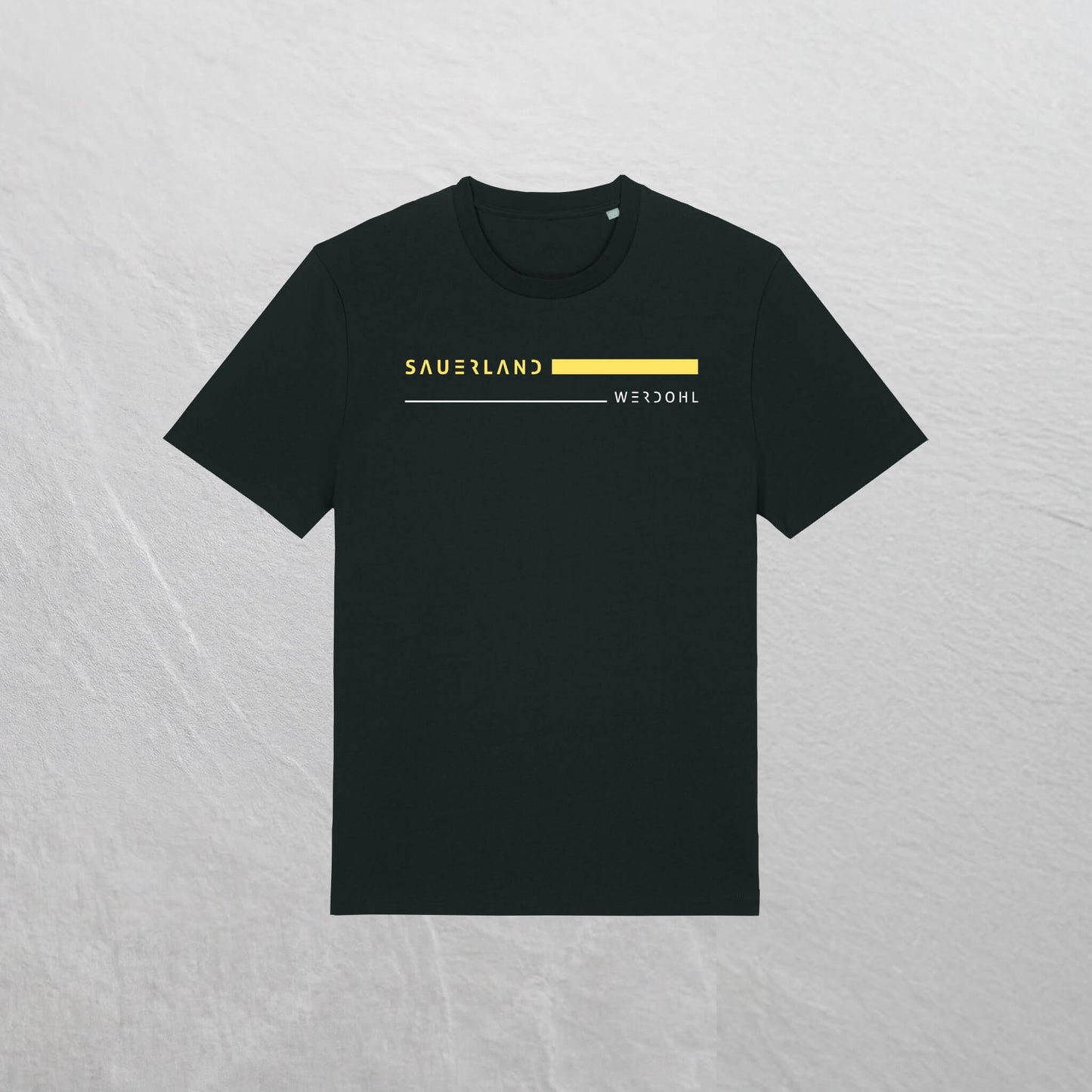 Produktfot eines schwarzen Sauerland TShirt mit stripes aufdruck in gelb