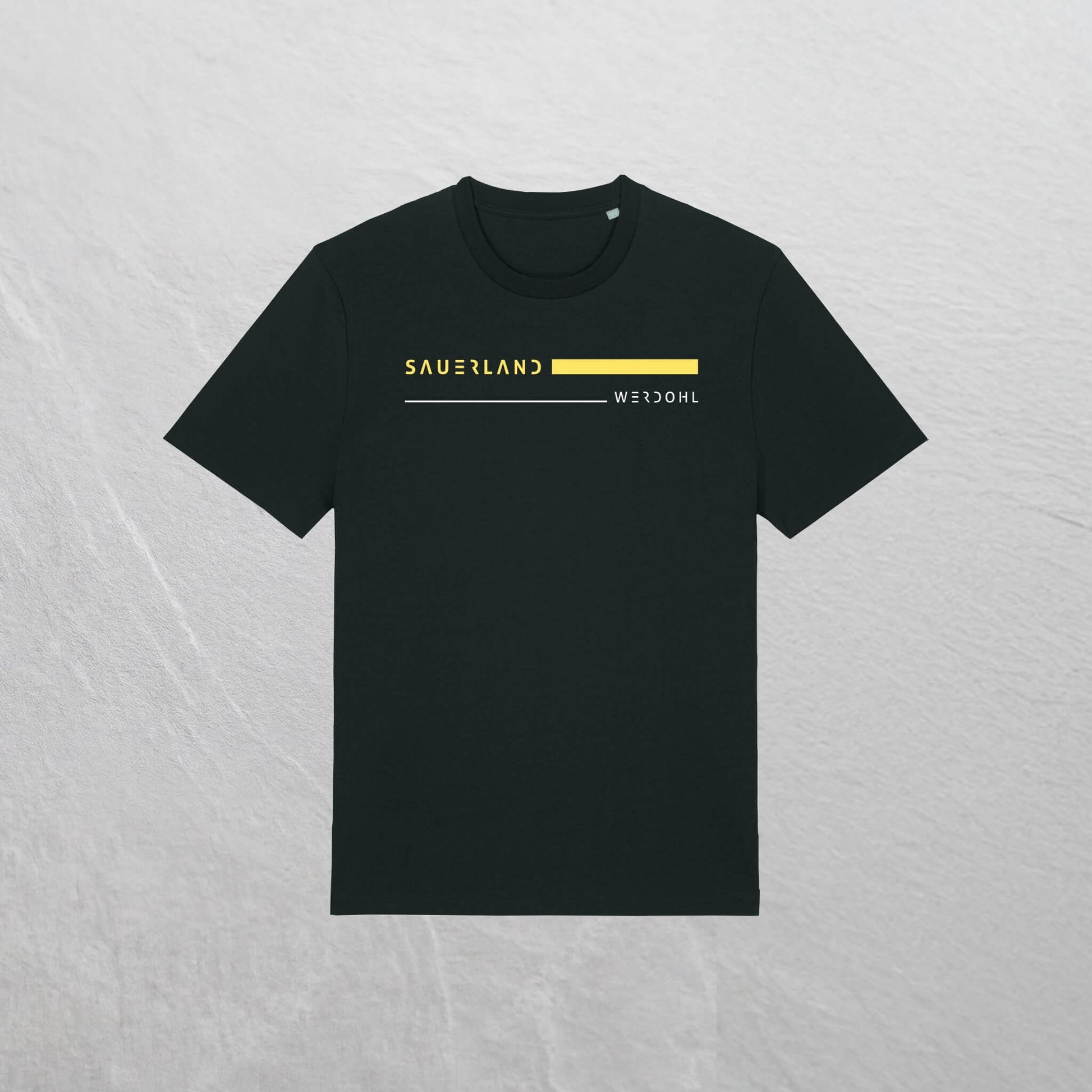Produktfot eines schwarzen Sauerland TShirt mit stripes aufdruck in gelb