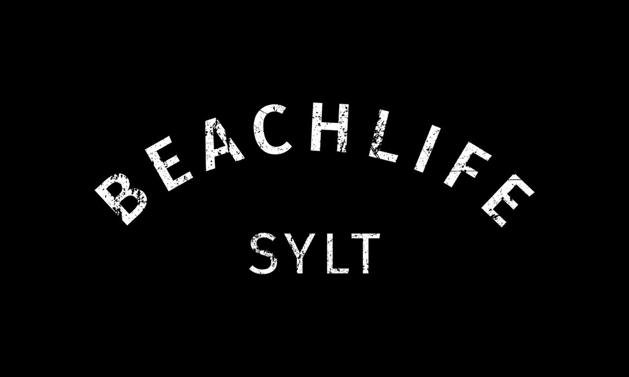 Sylt Fahne Beachlife in schwarz mit weißem Aufdruck